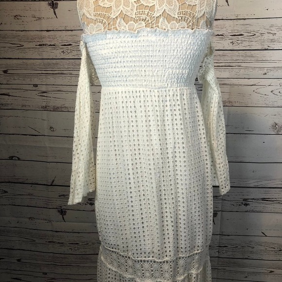 Venus white long eyelet with embroidery cold shoulder bell sleeves size 10 - Picture 7 of 9